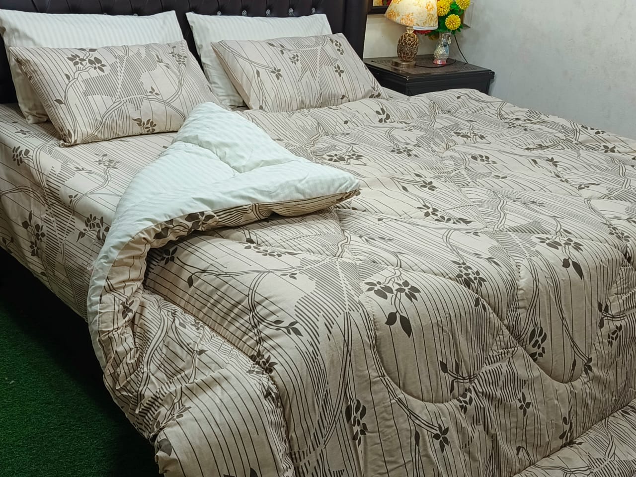 (Modern Taupe Floral)Elegant 6-Piece Vickey Razai (Comforter) Set - 100% Pure Cotton Taupe Floral Double Bedding Ensemble.