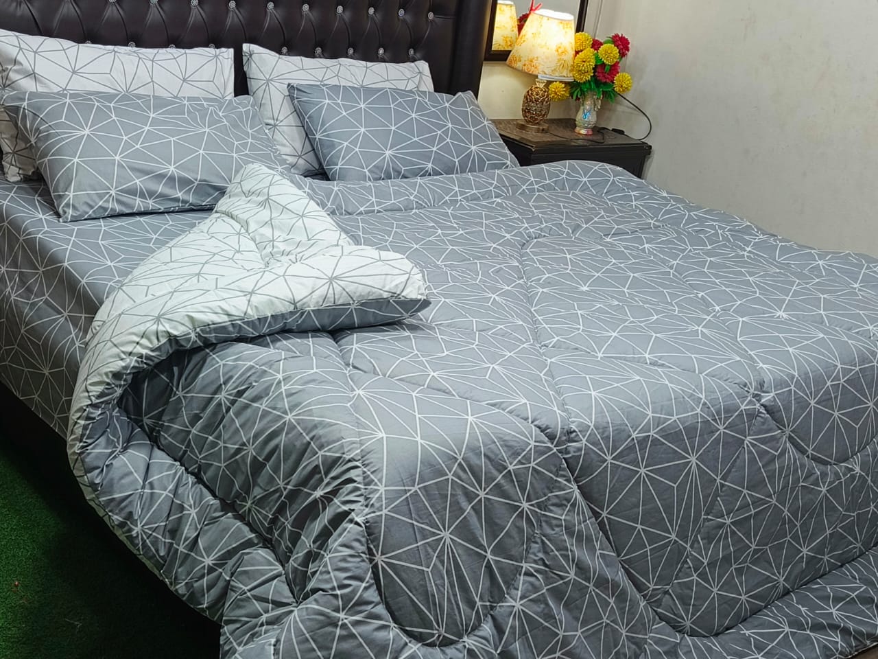 (Modern Mosaic)Luxury 6-Piece Vickey Razai (Comforter) Set - 100% Pure Cotton Grey Geometric Print with 4 Pillow Covers.