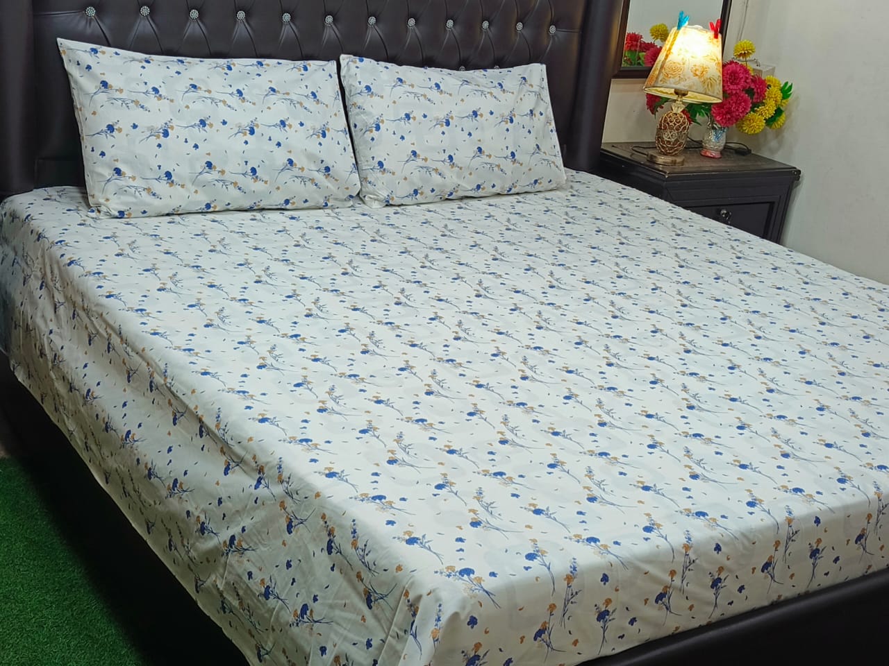 Minimalist Grey Floral Print Double Bed Sheet Set with 2 Pillow Covers - Contemporary Bedsheets.