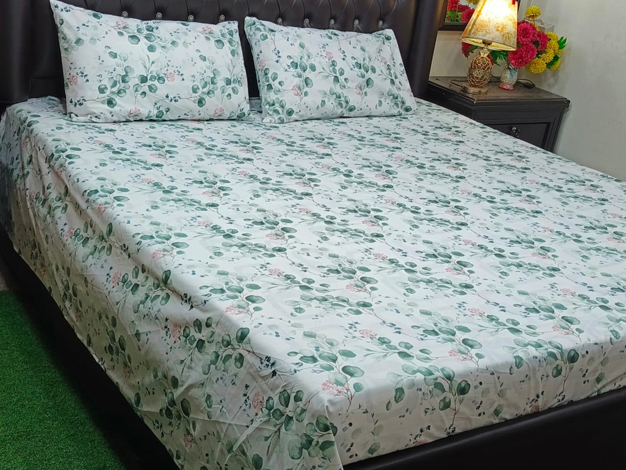 Soft Green Eucalyptus Leaf Print Double Bed Sheet Set with 2 Pillow Covers - Nature Inspired Bedding.
